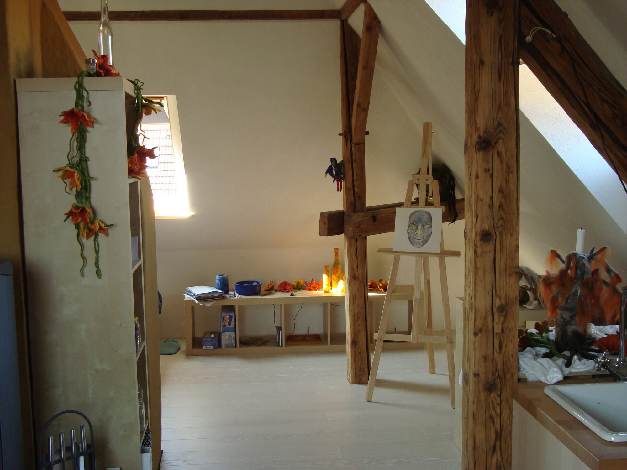 Blick in die Filzwerkstatt unter dem Dach des Steigerhauses